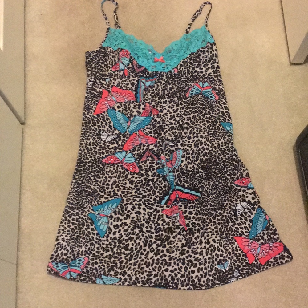 Lightweight butterfly stretch top